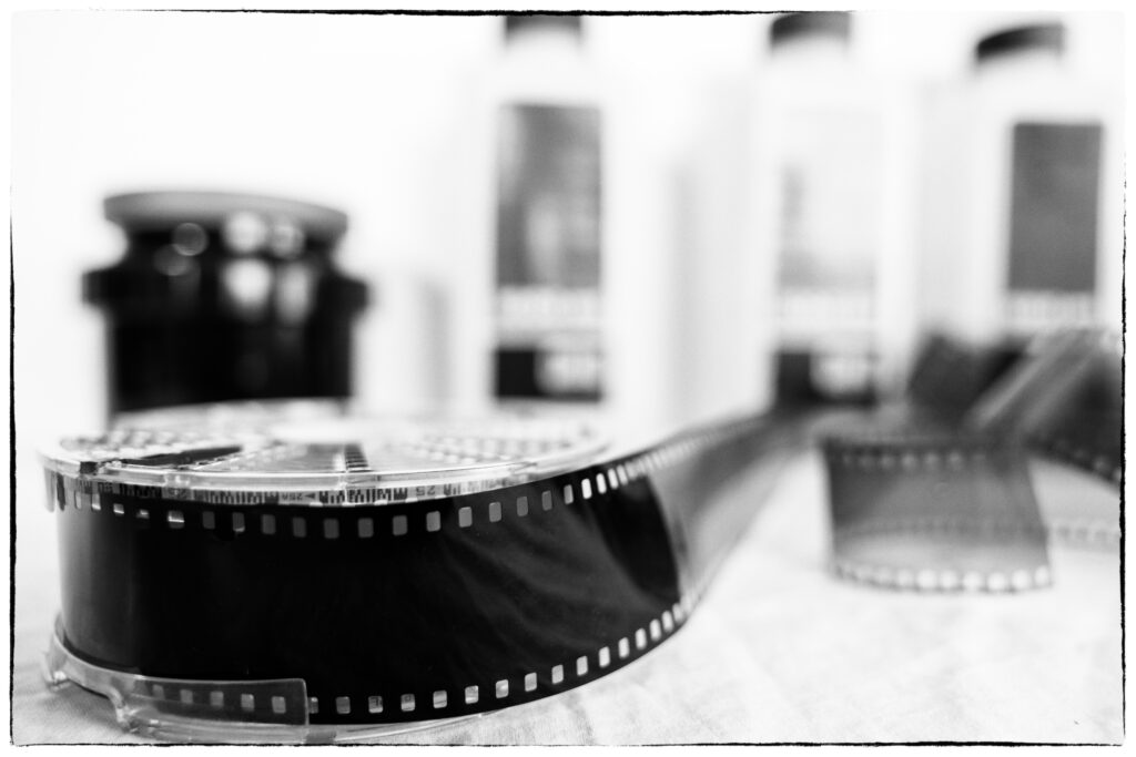 Pellicule noir et blanc sur une spire