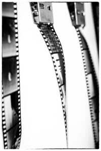 Séchage de pellicules noir et blanc pour cours de développement argentique