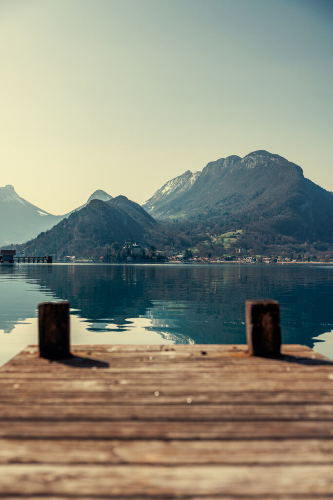 Le château de Duingt depuis la baie de Talloires
