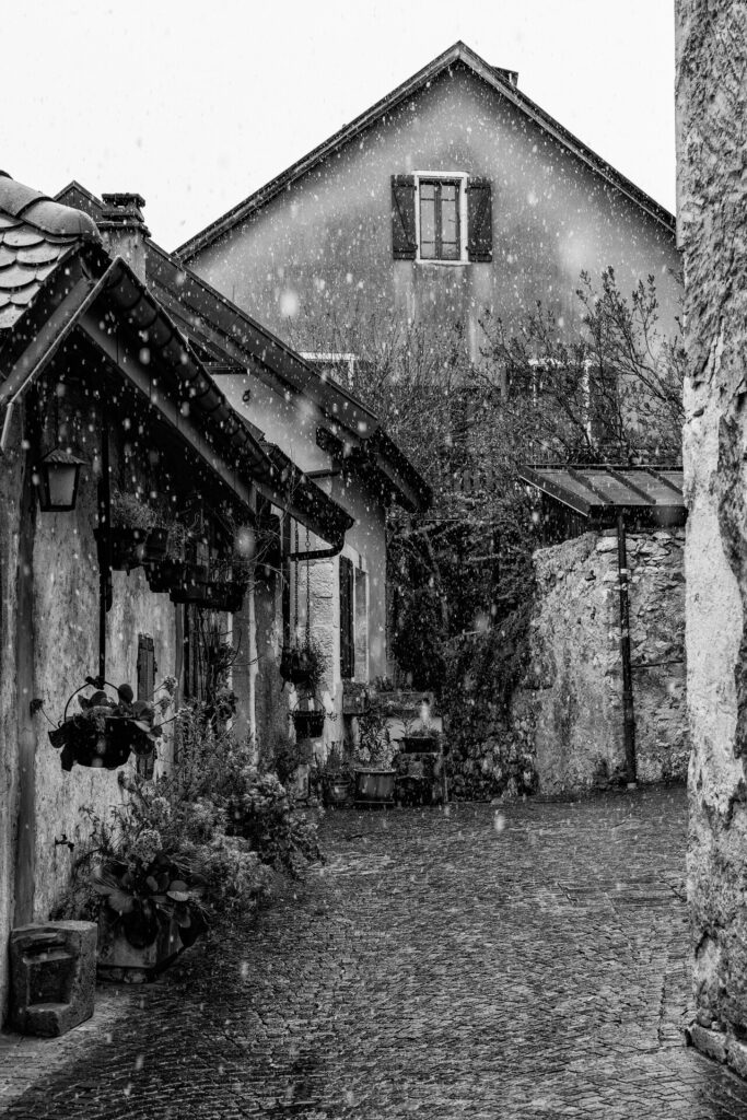 Maisons anciennes d'Annecy sous les flocons