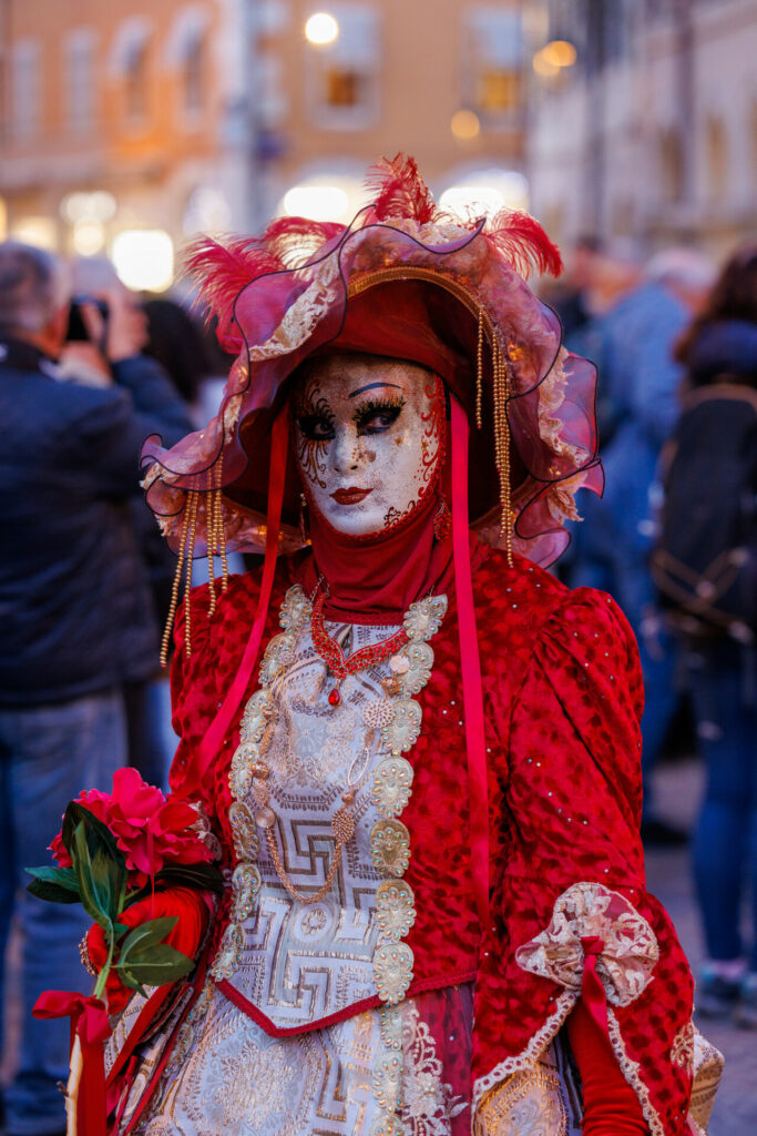 Déambulation pour le carnaval vénitien d'Annecy