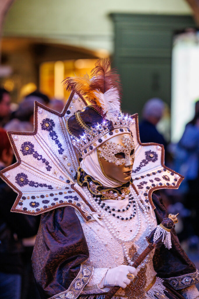 déambulation costumée à Annecy