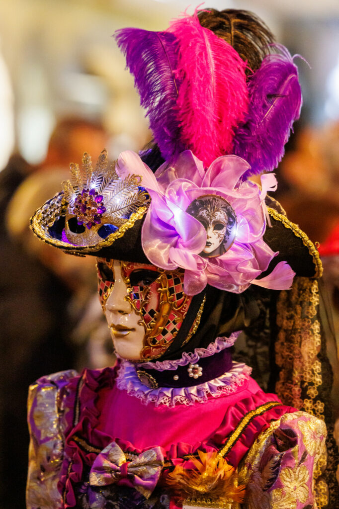Masque vénitien en pose nocturne