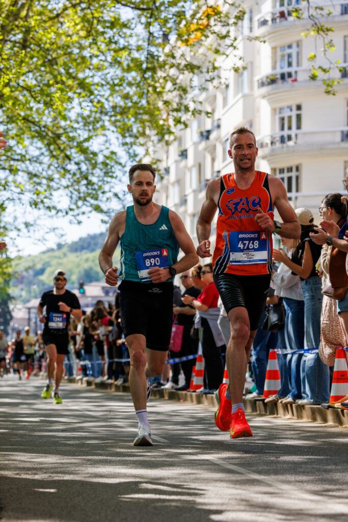 Coureurs terminant le marathon d’Annecy 2026