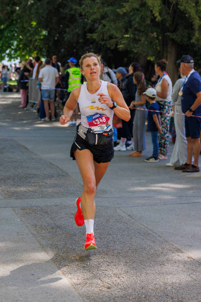 Coureuse 6248 au marathon d’Annecy 2026