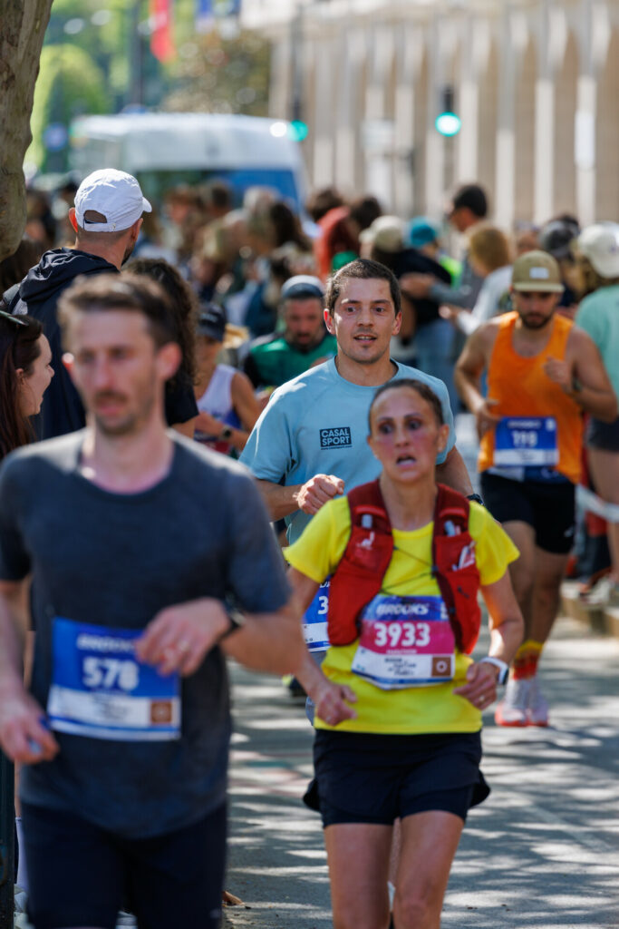 Groupe de coureurs au marathon d’Annecy 2026