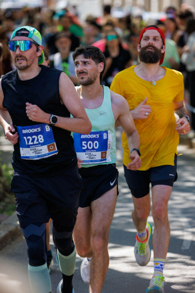 3 marathoniens terminant le marathon d’Annecy 2026
