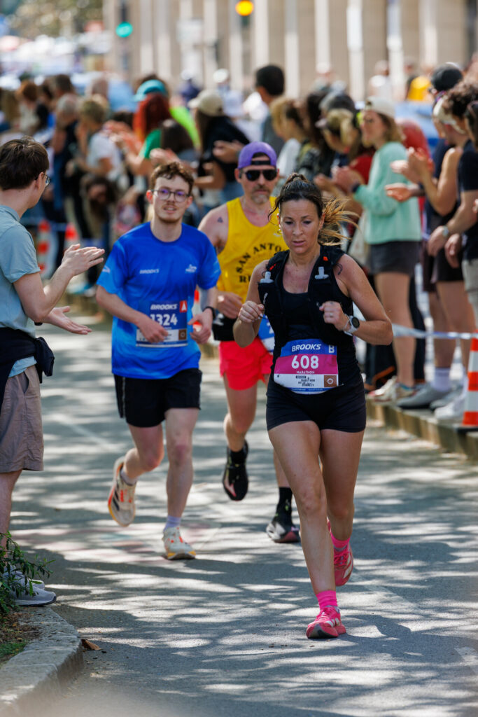 Coureuse 608 au marathon d’Annecy 2026