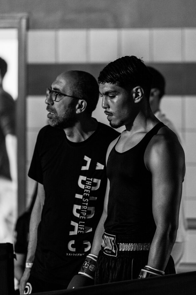 Gala de boxe Academy Boxing Club Guerrouche Farès va entrer sur le ring