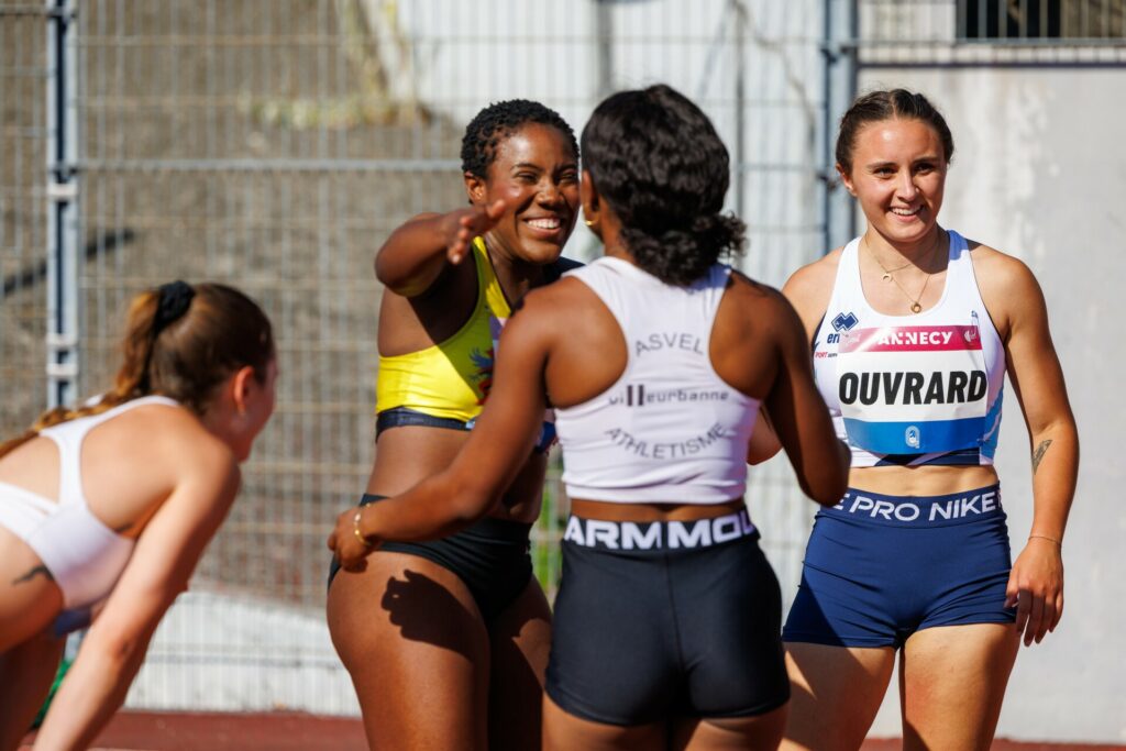 congratulations à l'arrivée du 100m entre Ouvrard Manon | Lussi Joyce | Dang Elvina