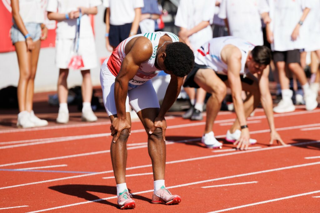 Tchuenkam Dylann récupère après l'arrivée du 400m
