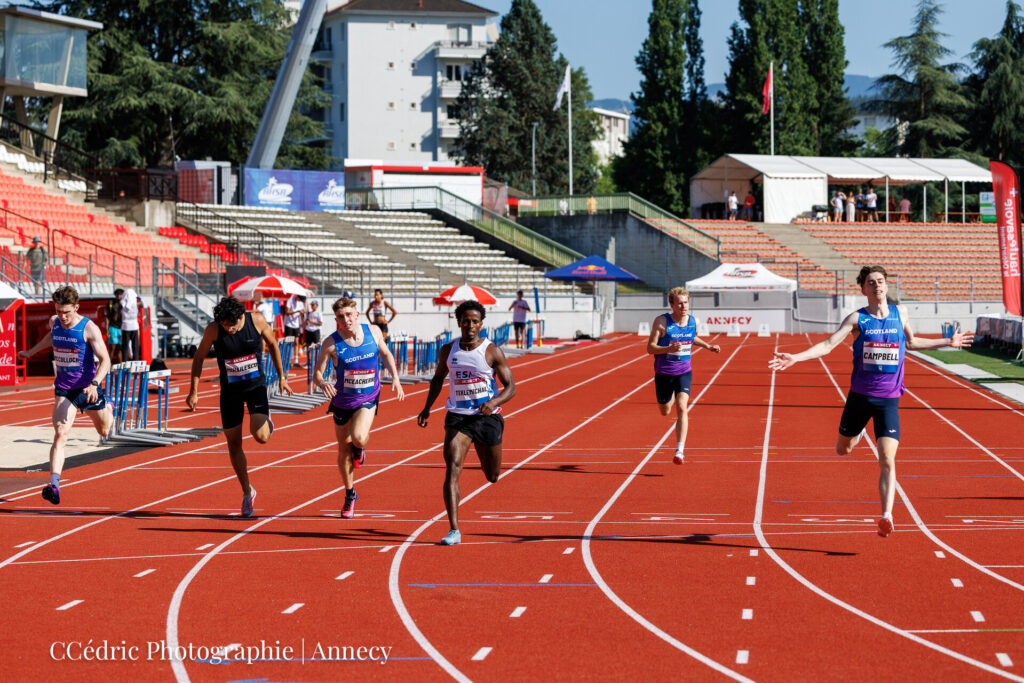 Mc Culloch Dylan | Mihailescu Matei Alexandru | McEachern Grand | Teklemichal Haben | Taylor-Young Rory | Campbell Aj lors de la finale du 400m au meeting d'Annecy
