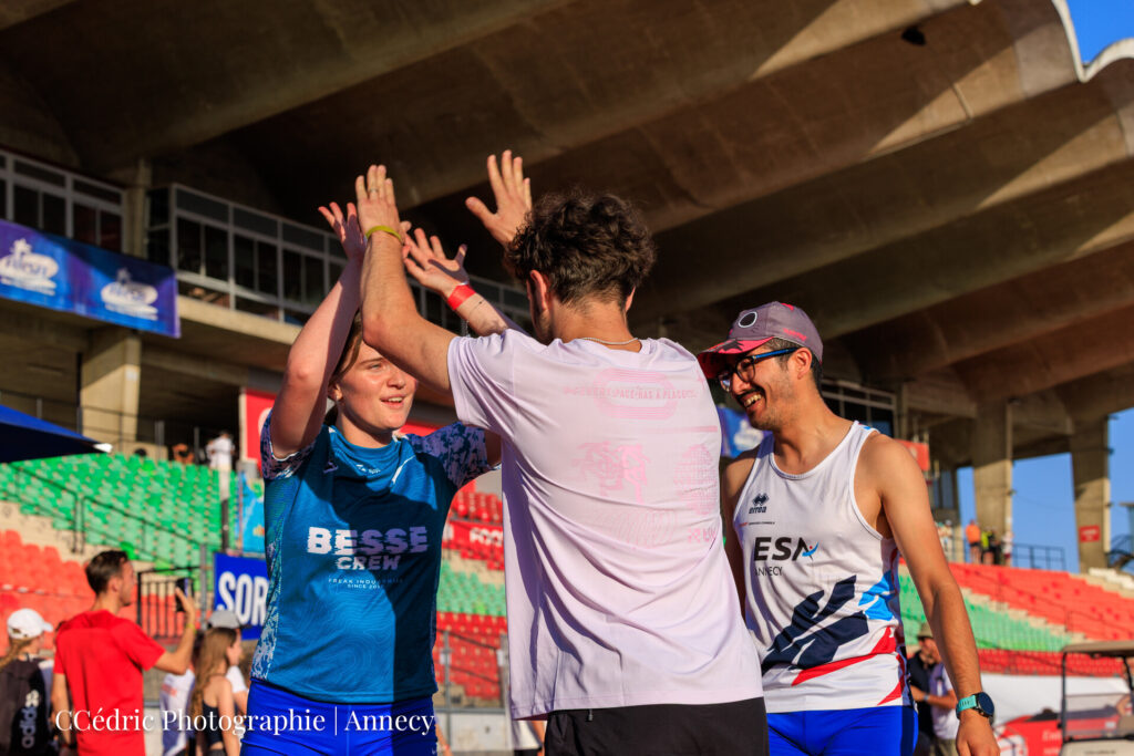 Congratulation d'une équipe du 4x400m Open