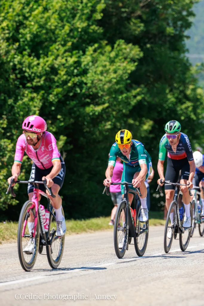 Mads Pedersen derrière Ben Healy au Tour de France 2026