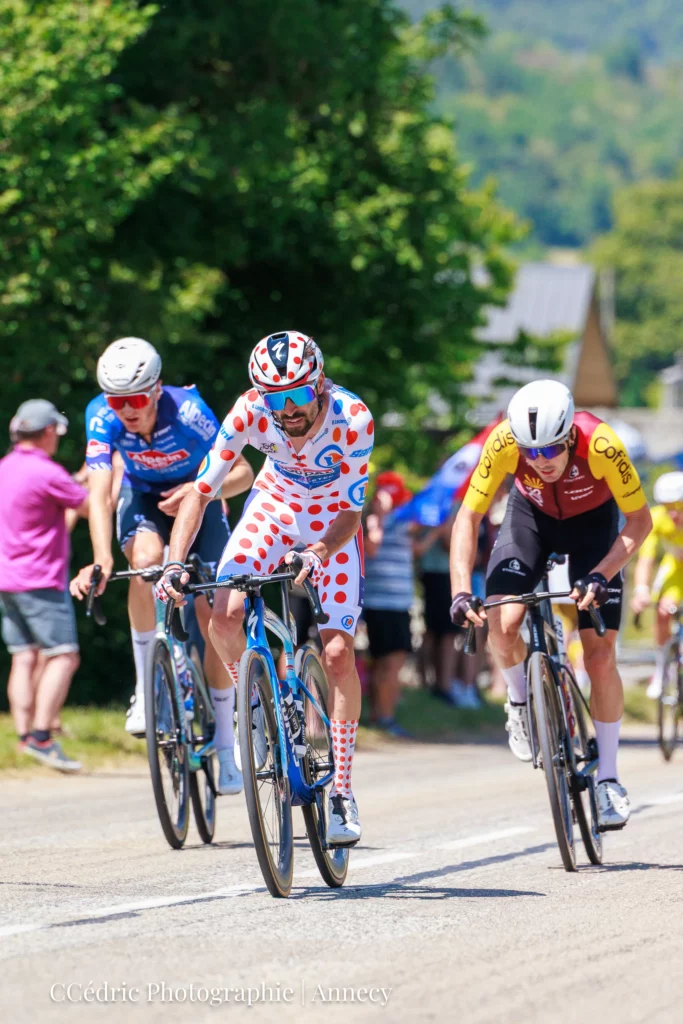 Valentin Paret-Peintre avec le maillot du meilleur grimpeur en 2026