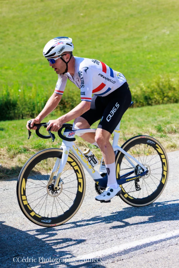 Fred Wright après une chute lors de l'étape 17 du Tour de France 2026