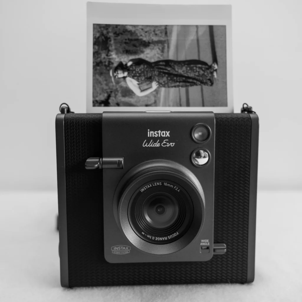 Instax Wide Evo avec un exemple de photo
